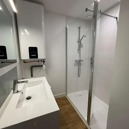 Apartment Refait A Neuf A 50m De La Avec Terrasse Et A Proximite Des Commerces De - Fr-1-494-175 Royan