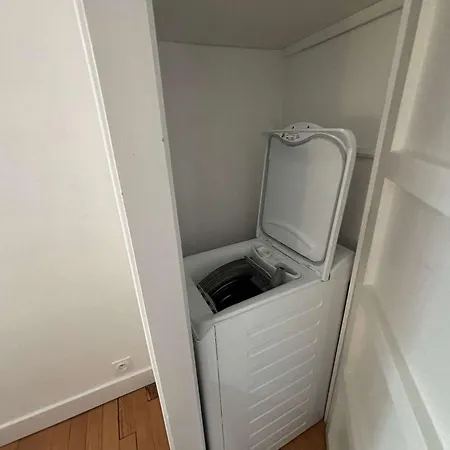 Refait A Neuf A 50m De La Avec Terrasse Et A Proximite Des Commerces De - Fr-1-494-175 Apartment