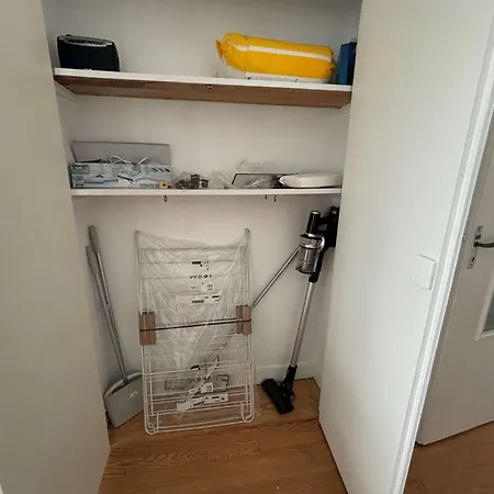 Apartment Refait A Neuf A 50m De La Avec Terrasse Et A Proximite Des Commerces De - Fr-1-494-175
